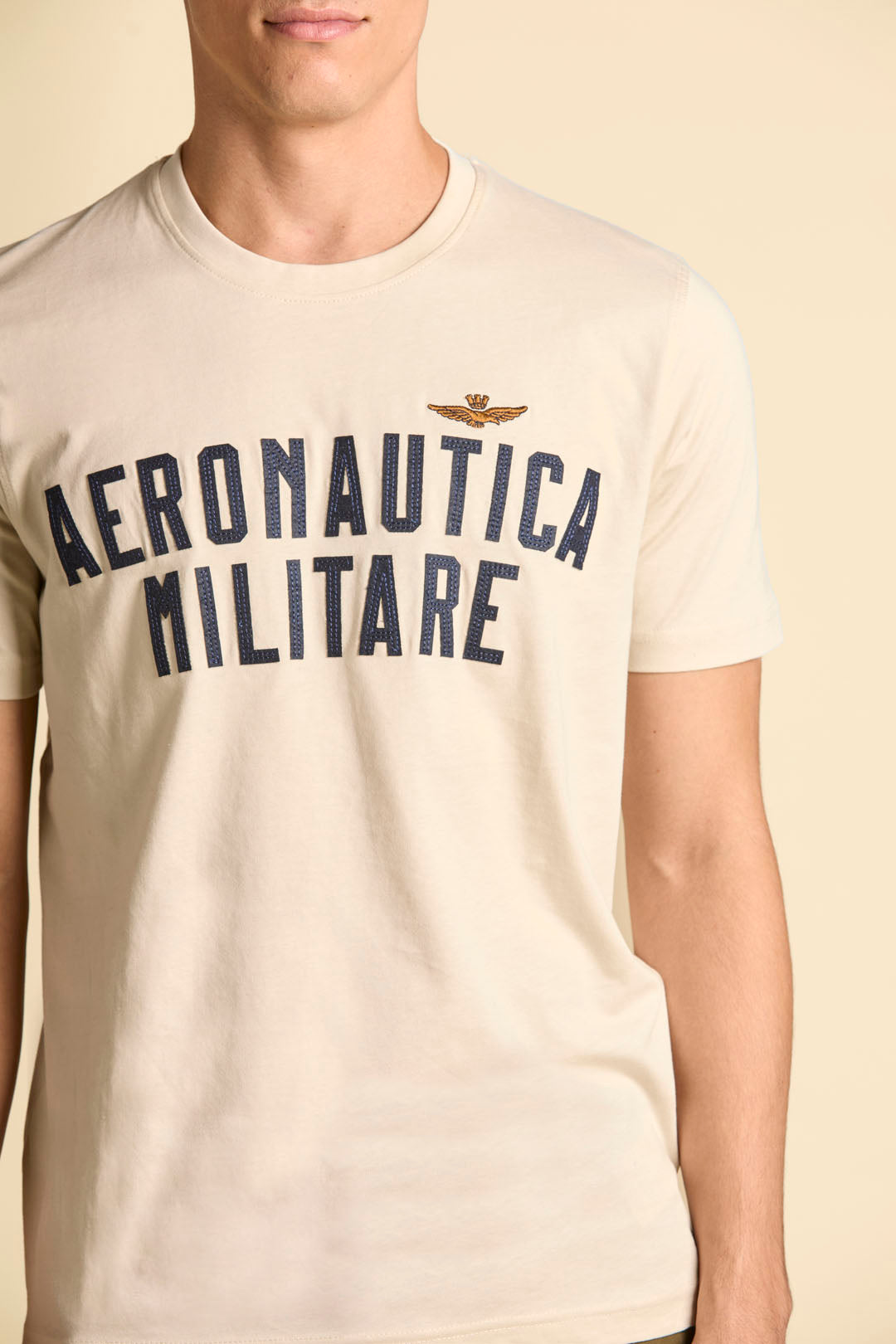 T-SHIRT MANICA CORTA CON LOGO IN FELTRO AERONAUTICA MILITARE BIANCO GHIACCIO