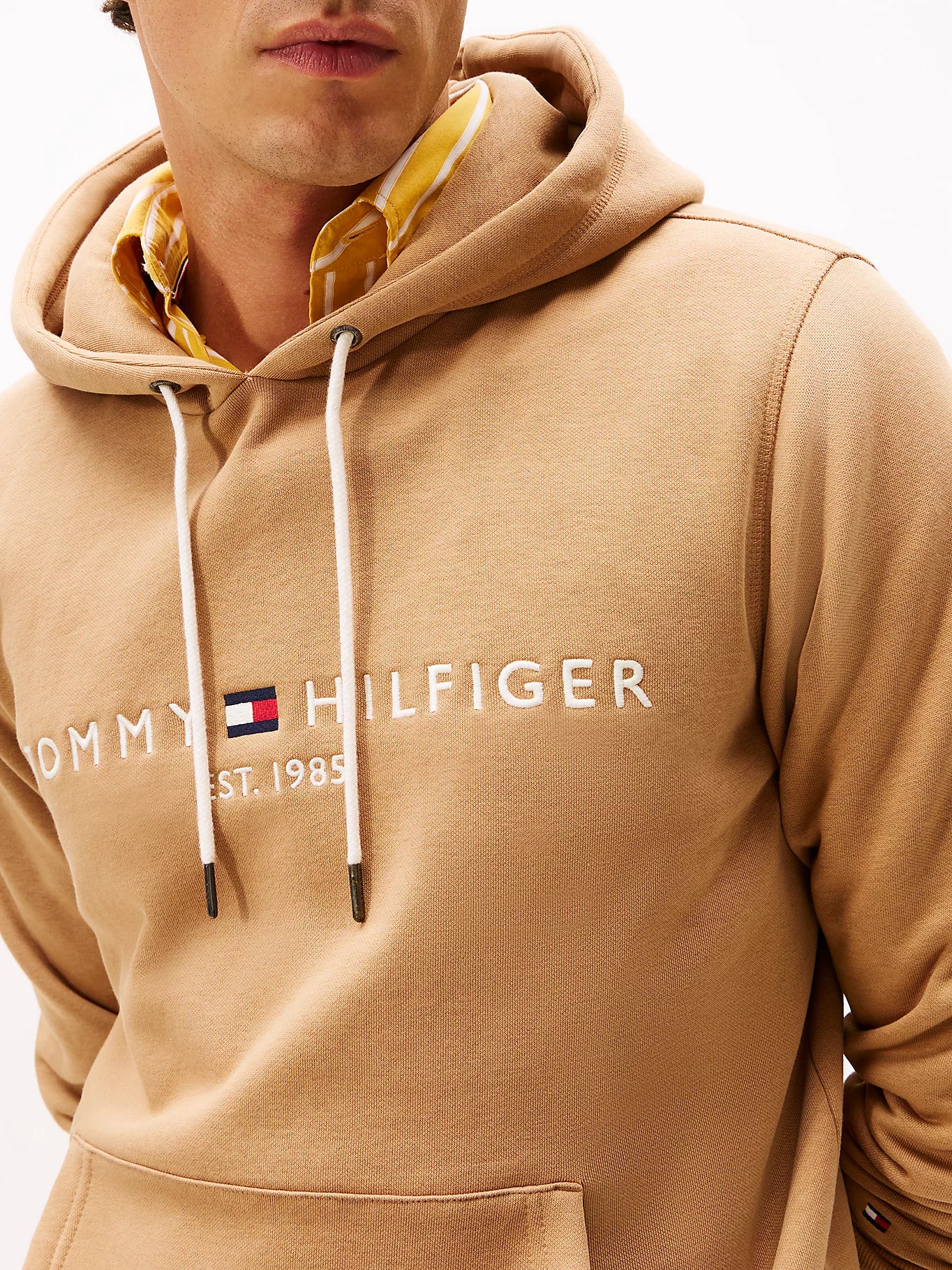FELPA TOMMY HILFIGER UOMO CON CAPPUCCIO FELPATA LOGO RICAMATO CAMMELLO