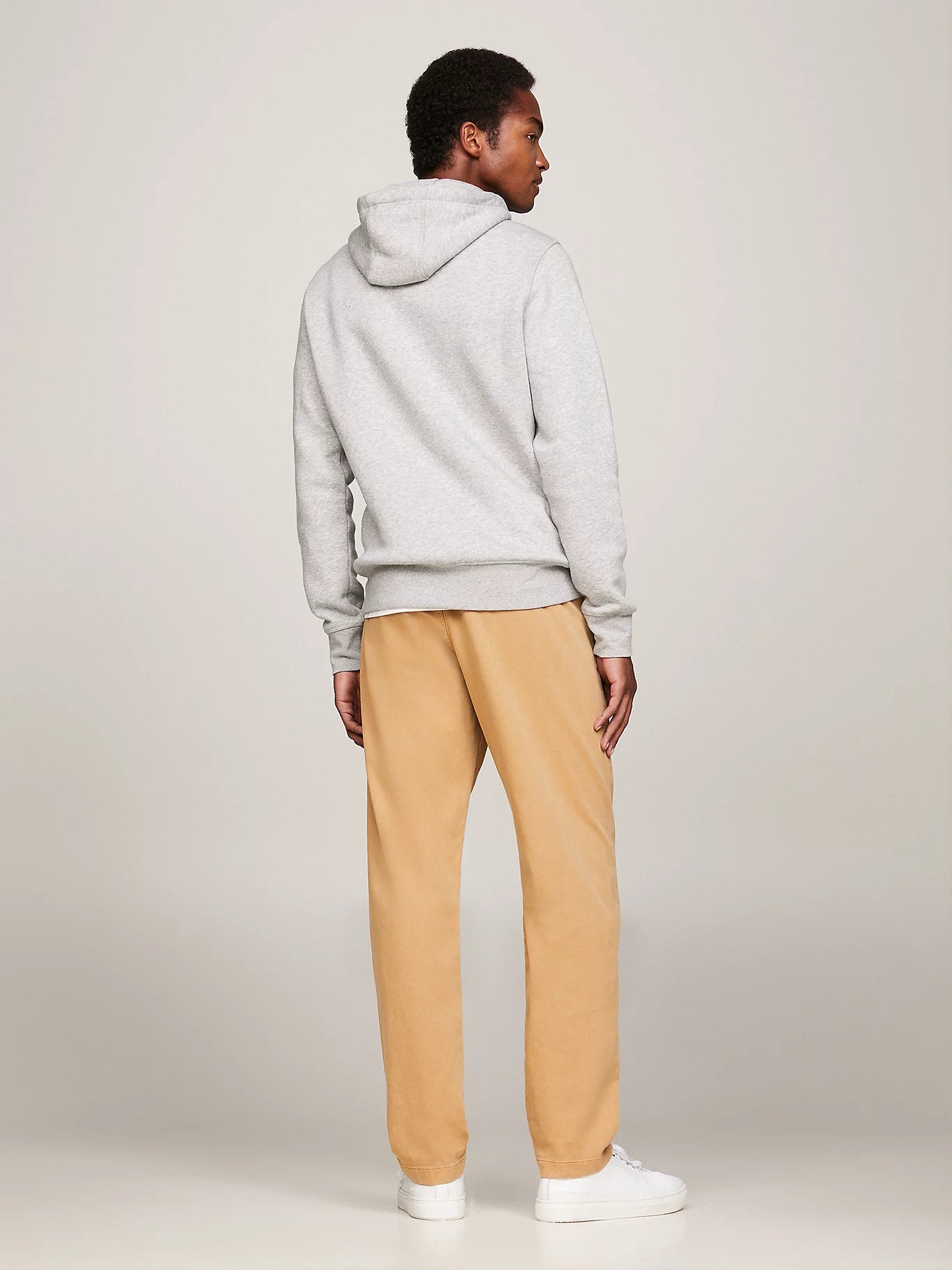 FELPA TOMMY HILFIGER UOMO CON CAPPUCCIO FELPATA LOGO RICAMATO GRIGIO