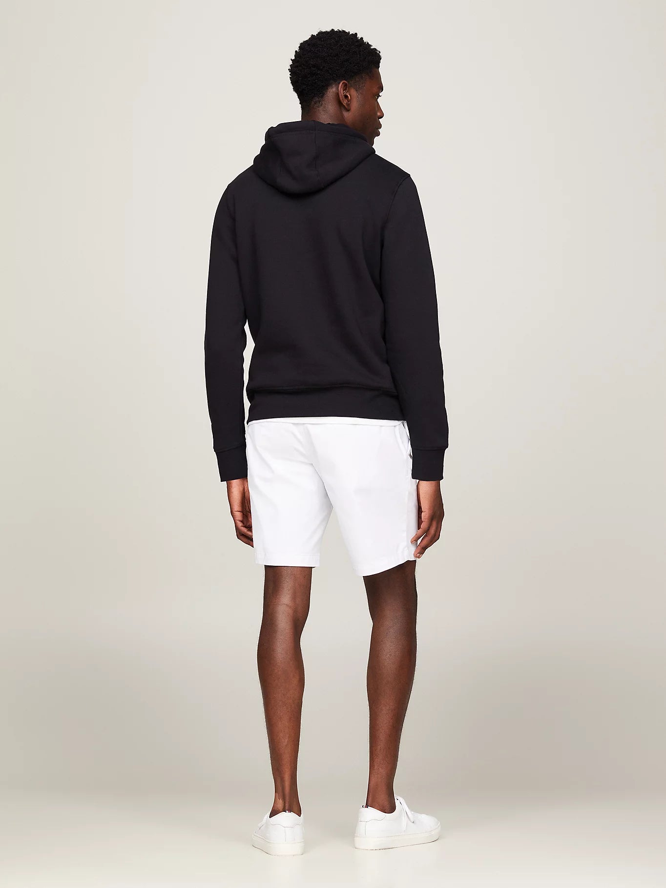 FELPA TOMMY HILFIGER UOMO CON CAPPUCCIO FELPATA LOGO RICAMATO NERO