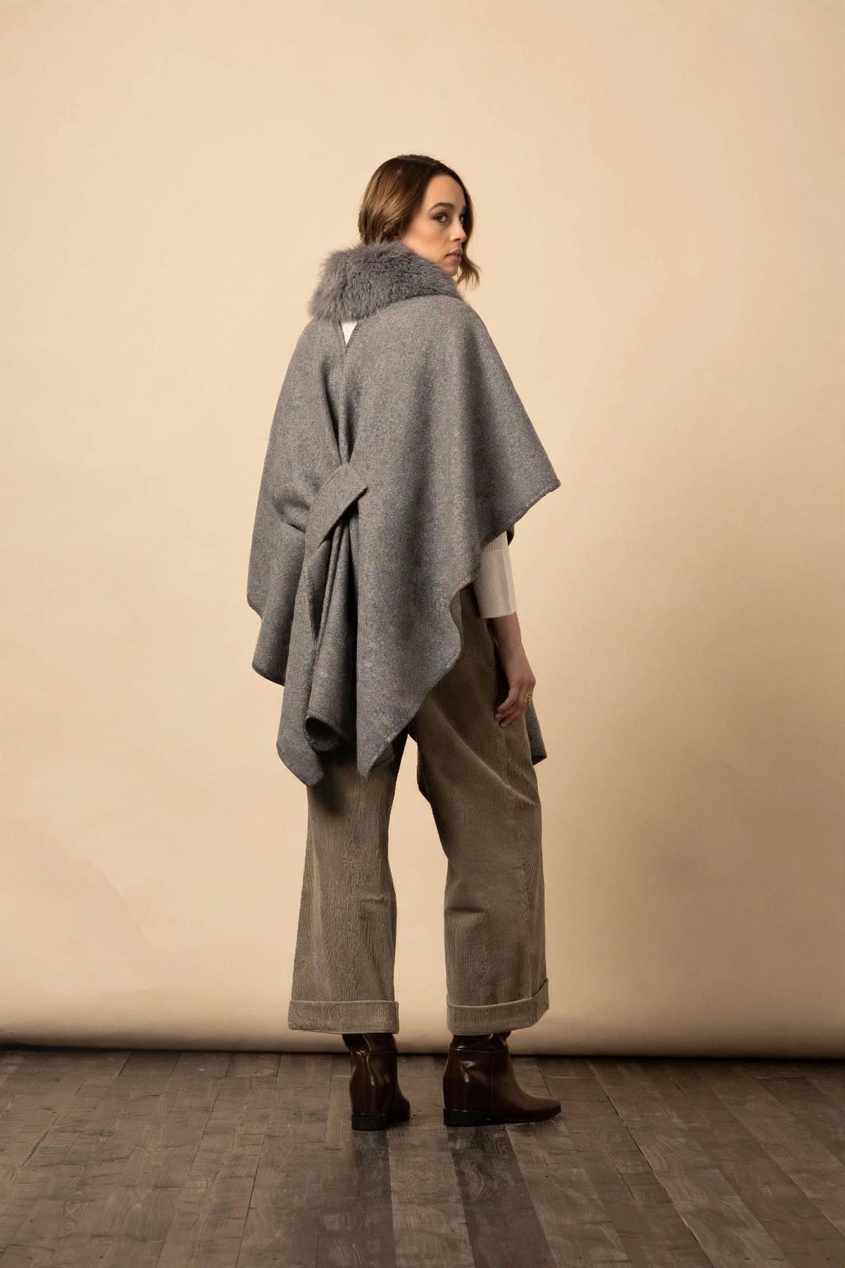 AN AIM PONCHO Q0210