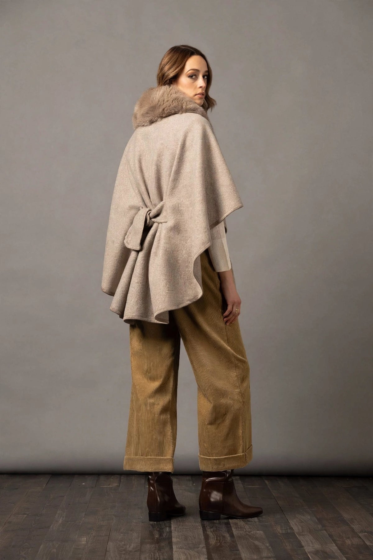 AN AIM PONCHO Q0210